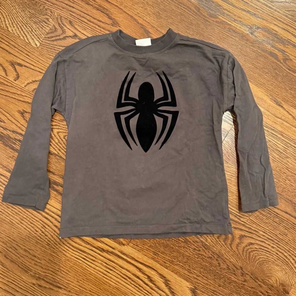 Zara Boys Spider-Man long sleeve tshirt in size 3-4 years excellent condition